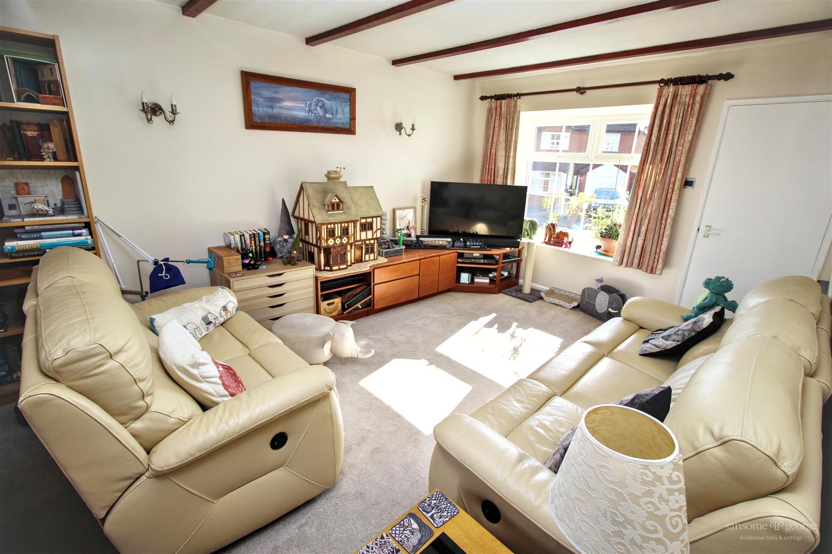 3 bed property in Hawley Close, Reading